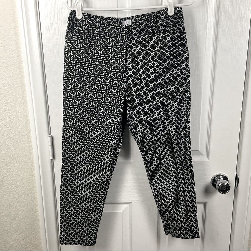 Pre-Owned Liz Claiborne Women’s Emma Geometric Patterned Chino Capri, Size 8P